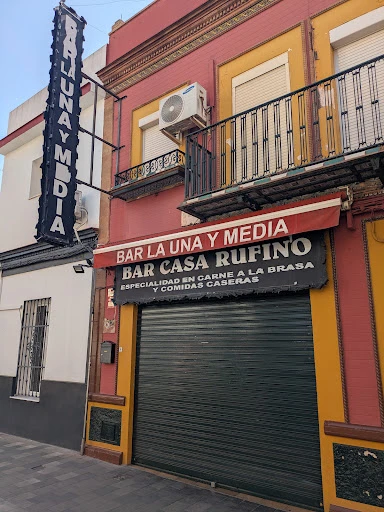 Bar La una y media Casa Rufino